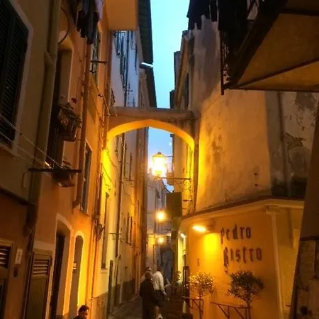 Via Lunga In Old Town Apartman